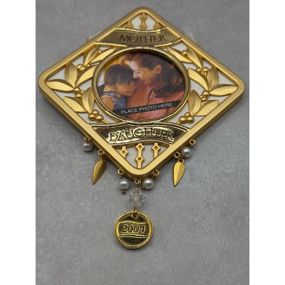 Hallmark Keepsake 2004 Mother & Daughter Photo Holder Ornament Metal - Picture 3 of 6